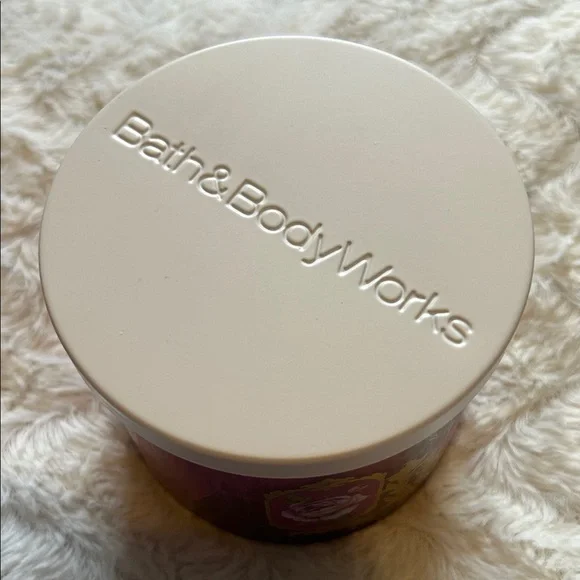 Bath & Body Works Rose Water & Ivy Candle - Picture 5 of 6